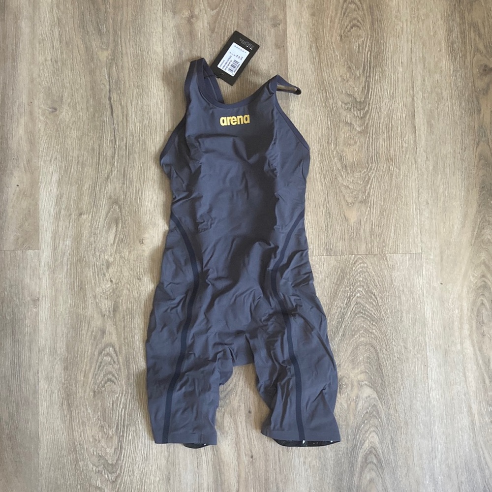 Women arena kneeskin carbon ultra size 28